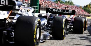 Хонер: Ред Бул може да прави двигатели за четири отбора