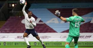 Ман Сити с класика в Бърнли (видео)