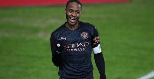  Стърлинг се разбра с Челси