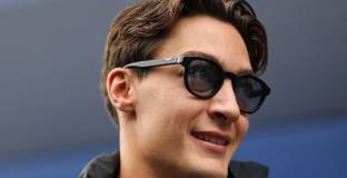 Ръсел говори за ситуацията с договора