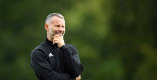 Гигс не очаква покана от Ман Юнайтед