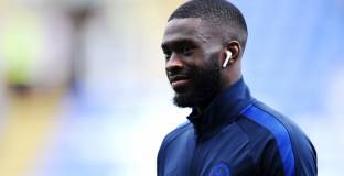 Милан се интересува от защитник на Челси 