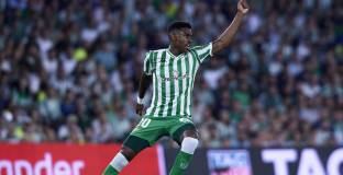 Барселона ще похарчи парите от Малком за Фирпо