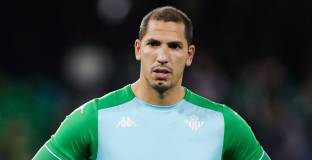 Лийдс обяви трансфера на Роблес