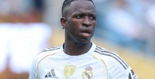 Реал Мадрид обмисля да възобнови преговорите с Винисиус 