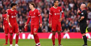 Невил: Ливърпул няма да се бори за титлата 