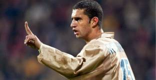 Бивш играч на Барса обвинен за бой с петли и дрога