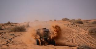 Пирати нападнаха кораб с бъгито на участници в рали Дакар