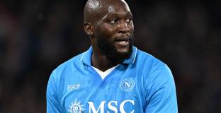 Лукаку се оплака, че е изнудван от роднини заради погребението на баща си