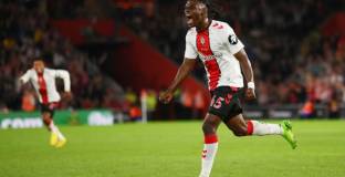 Челси преговаря за Лавия