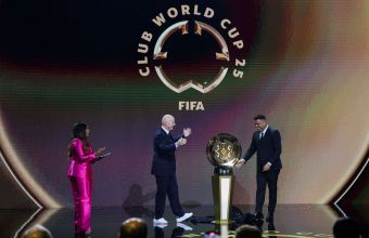 Роналдо и Джани Инфантино представиха трофея, който ще се връчва за спечелването на Световното клубно първенство през 2025 г.