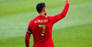 Картотекираха Роналдо с номер 7, Кавани обаче няма да ходи в Барса