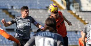 Левски загуби и от отбора на Хичо