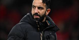 Ман Юнайтед е в пол позишън за талант, за който претендират Арсенал и Челси 