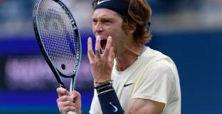  Рубльов отстрани Руне 