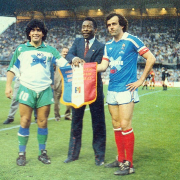 Марадона е част от кампанията срещу употребата на наркотици. 