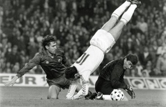 Това е от мача между Реал и Барселона. 