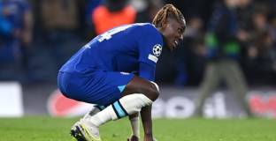  Шефовете на Челси настояват за продажбата на Чалоба