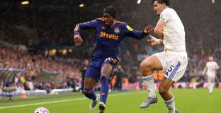 Лийдс може да уволни Фарке 