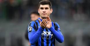 Челси се интересува от халф на Аталанта