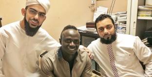 Мане плати лечението на камерунско момче