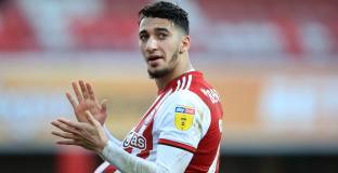 Челси може да купи алжирски нападател