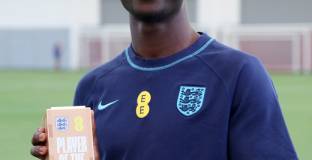Сака е Играч на годината в националния отбор на Англия 