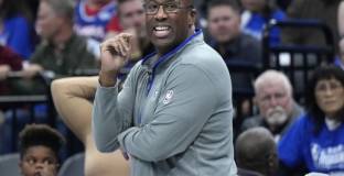 Сакраменто удължи договора с Майк Браун