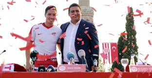 Уест Хем с официална оферта за Самир Насри