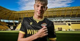 Възпитаник на Ботев Пловдив подписа първи професионален договор