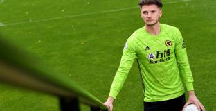 Уулвс подписа с Шаркич