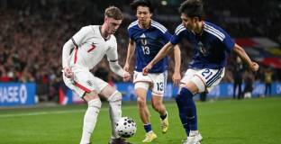 Англия загуби от Япония в контрола след гол на Митома