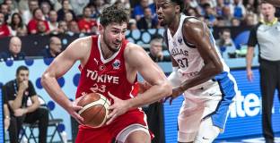 Турция размаза Гърция и е на финал на Евробаскет 2025