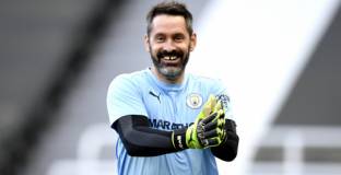 Ман Сити ще играе срещу Лестър с Карсън на вратата 