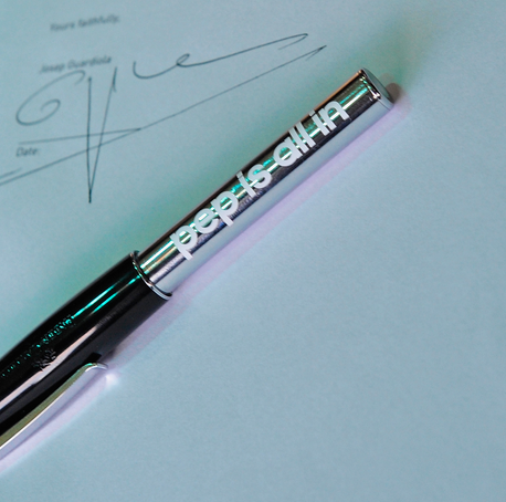 Химикалката, с която Пеп Гуардиола подписа личния си договор с Adidas