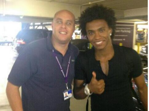 Вилиан пристигна на летище Хийтроу в Лондон, след като Тотнъм са фаворит за привличането му