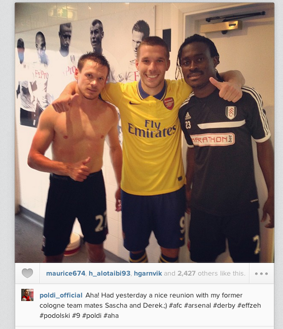 Подолски се снима с Рийтър и Боатенг след победата над Фулъм