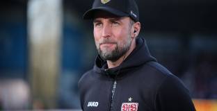 Щутгарт продължи със старши-треньора