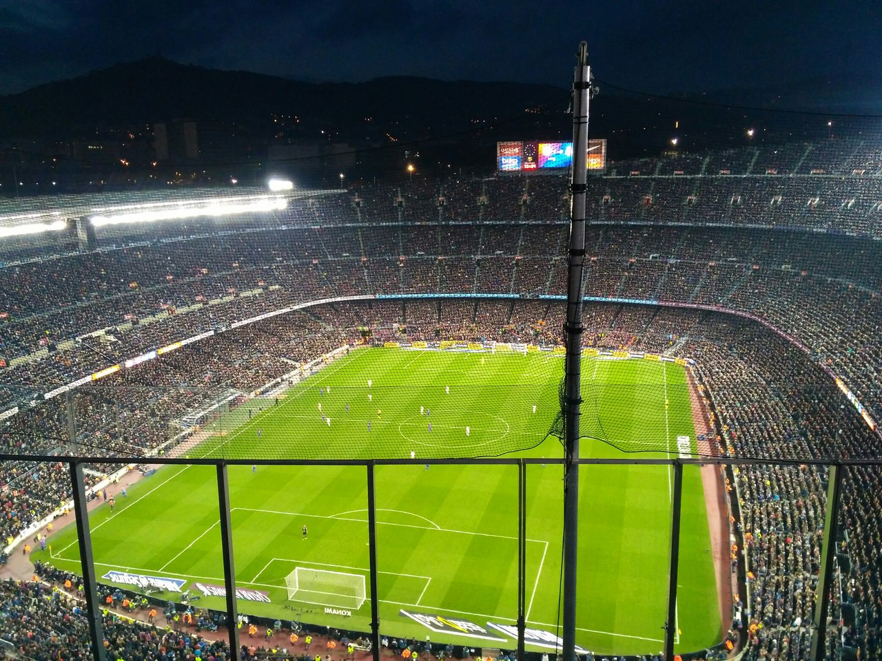 Камп Ноу от сектора за гости.