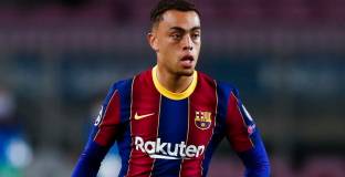 Дест отказал на три клуба