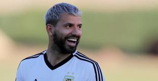 Агуеро ще бъде с 