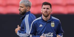 Барса е готова да привлече Агуеро, за да убеди Меси да остане