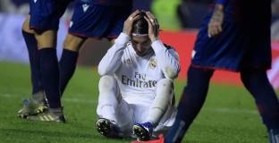 Рамос нападна съдията след загубата