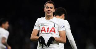 Ман Юнайтед състави списък на трима леви защитници 