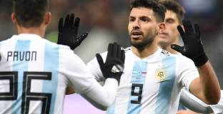 Агуеро подобри Марадона, но иска още от Аржентина