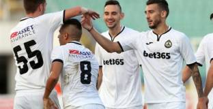 Експериментален състав на Славия с класика в контрола