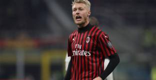 Милан може да продължи с Кяер