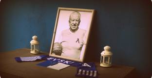 Футболистите на Левски отдават почит на Сашо Костов