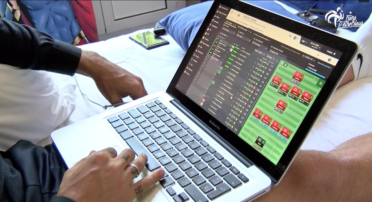 Скандално! Гризман играе във футболен мениджър за Арсенал и оставя Жиру на пейката. 