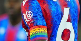 ФА е недоволна от надписа на лентата на Гуехи